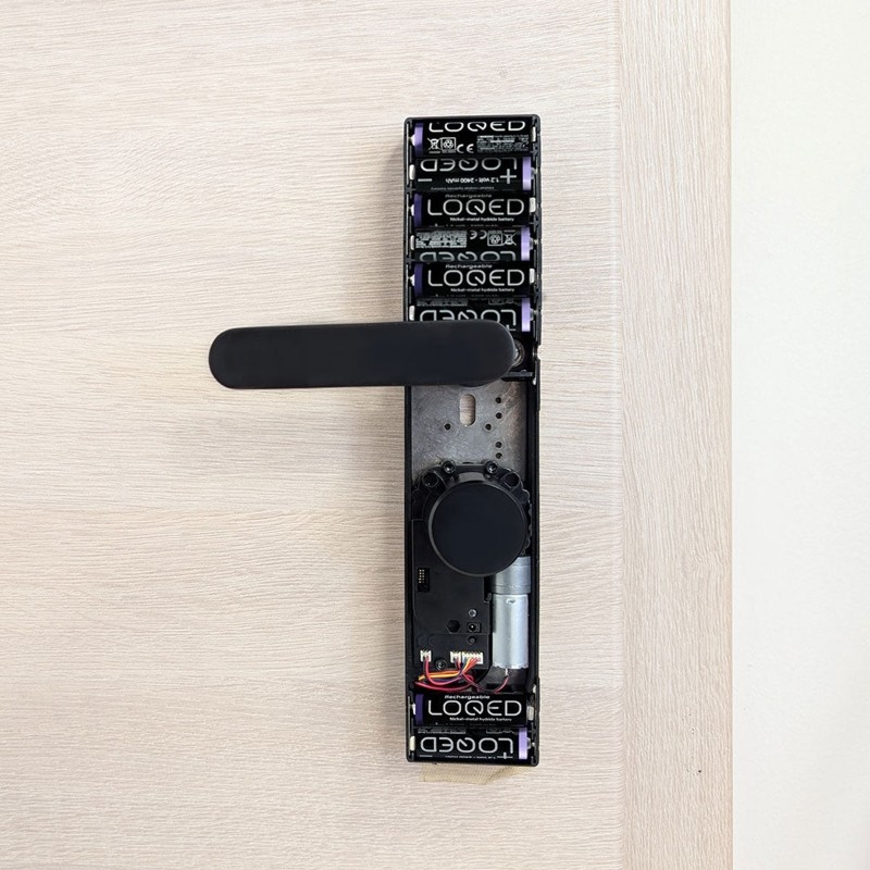 Shelly - "LOQED Power Kit" - Extension for smart door lock - 8x rechargeable batteries included - 249031 - 4